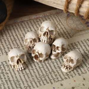 Figura de Calavera en Miniatura de Resina, Decoración de Halloween, Temática de Terror, Manualidades para Escritorio, Regalo - Product Image 3