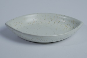 Plato de Gres Artístico con Esmalte Reactivo de Primera Calidad, Forma Irregular, para Servir Sushi, Sashimi y Ensaladas - Product Image 4