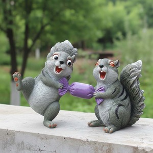 Escultura de Ardilla Divertida de Resina Artesanal, Decoración de Jardín Hecha a Mano, Estatua de Ardilla Peculiar para Patio y Jardín - Product Image 1