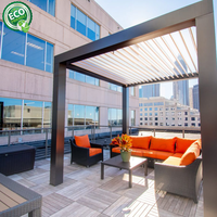 Pergola extérieure moderne à toit en persiennes en aluminium bioclimatique avec éclairage RVB pour arrière-cour