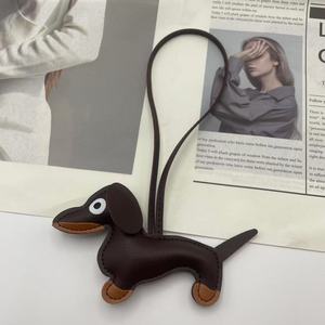 ダックスフンド ペンダント PUレザー 子犬 バッグチャーム カップル キーホルダー 車用ペンダント - Product Image 4
