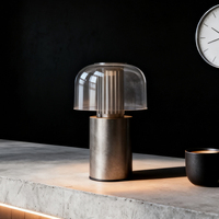 Lampe de table LED tactile rechargeable moderne et personnalisable, à intensité variable, gris fumé, en forme de champignon, pour camping, restaurant et décoration de bureau