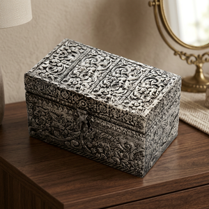 Caja para tu colección: Nuestras elegantes cajas de joyería de cobre chapado para guardar collares, anillos y cosméticos - Artesanía india para el hogar - Product Image 1