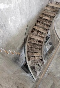 Escalier en marbre gris personnalisé Escalier en colimaçon en marbre Ceppo <span class=keywords><strong>Noca</strong></span> et contremarches avec toutes les tailles personnalisées pour l'entrée du hall - Product Image 2