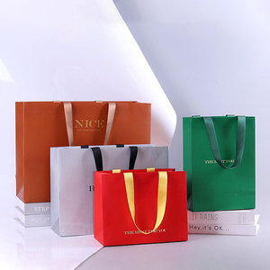 Sacs en carton noir et brun personnalisés, impression de logo de luxe en feuille d'or, sacs de shopping réutilisables, sacs d'exposition laminés recyclables - Product Image 2