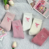 Herbst Winter Damen Nerz-Velours Antibakterielle Schleife Plüsch Crew-Socken mit Bündchen-Logo Niedliche Süße Warme Haus-Schlafsocken