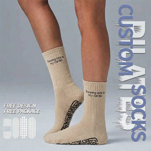 Chaussettes de sport antidérapantes BiLu personnalisées pour le Pilates, la barre, le yoga et les centres de fitness – Chaussettes d'entraînement OEM en gros pour femmes - Product Image 2