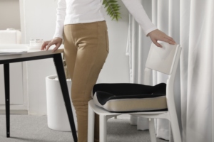 Cómodo cojín <span class=keywords><strong>de</strong></span> espuma viscoelástica ortopédico para silla <span class=keywords><strong>de</strong></span> ruedas, sofá, coche, <span class=keywords><strong>exterior</strong></span>, con cubierta <span class=keywords><strong>de</strong></span> malla 3D para coxis - Product Image 2