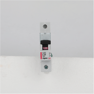 Ingele Disyuntores en miniatura 1P 2 polos 3 polos Fuga Acb 2024 En China Mcb Mini Wifi Último Disyuntor de aire a granel Dw15 - Product Image 2