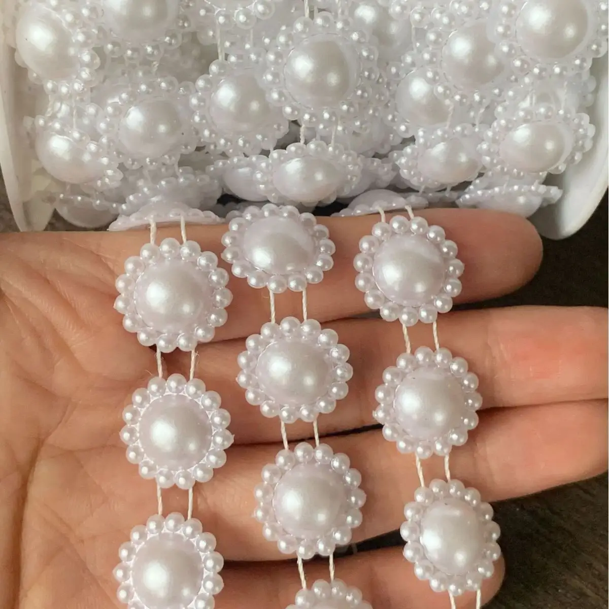 Chaîne de perles en forme de LQ Imitation Perle Fleur Chaîne de perles en résine DIY Mariage Pendentif de Noël Accessoires Chaîne de perles