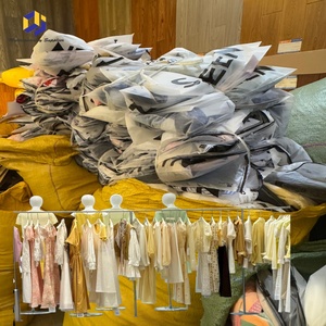 Vêtements en gros à <span class=keywords><strong>prix</strong></span> abordable : Robes, Maillots <span class=keywords><strong>de</strong></span> <span class=keywords><strong>bain</strong></span>, Lots mixtes, Balles <span class=keywords><strong>de</strong></span> vêtements, Balles <span class=keywords><strong>de</strong></span> vêtements en vrac, Tops, Stock d'habillement importé directement - Product Image 2
