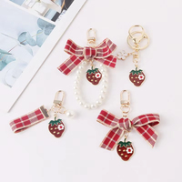 Porte-clés cerise fraise pour femme avec nœud en ruban de soie, pendentifs bracelet perles et accessoires de décoration pour téléphone portable