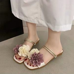 Nouvelles tongs de plage polyvalentes et sandales à semelle épaisse pour femmes, style 2025, à porter en extérieur - Product Image 1