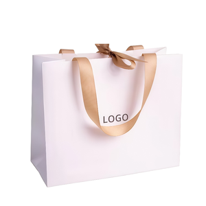Bolsas de Regalo de Papel Blanco con Logotipo Personalizado y Asas de Cinta Dorada para Empaquetado de Boutique, Bolsas de Papel Impresas Personalizadas al por Mayor - Product Image 1