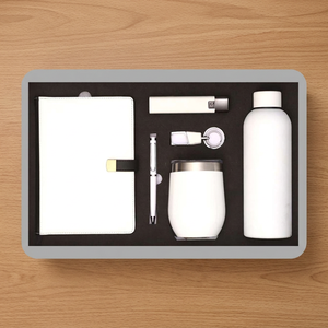 Ensemble cadeau d'affaires personnalisé Liviya Luxury Executive en cuir PU, avec agenda, stylo, tasse, bouteille, porte-clés, couleur personnalisée - Product Image 1
