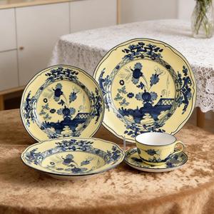 Винтажный синий фарфоровый набор посуды с цветочным узором: тарелки для ужина и десерта - Product Image 6
