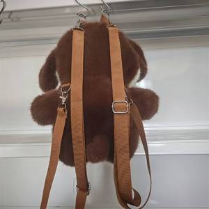 Đáng Yêu Màu Đỏ Gấu Trúc Sang Trọng Ba Lô Mềm Cotton Polyester Lông Rửa Đồ Chơi Cho Trẻ Em Người Lớn Động Vật Thiết Kế - Product Image 4