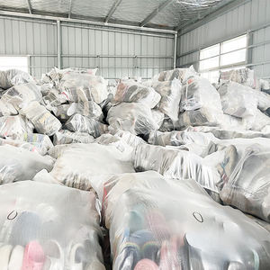 Prix <span class=keywords><strong>moins</strong></span> <span class=keywords><strong>cher</strong></span> de bonne qualité Offre Spéciale d'usine au Pakistan chaussures de sport d'occasion football pour hommes balle mixte de chaussures usagées - Product Image 2