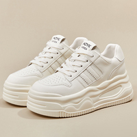 Baskets confortables à semelles souples, style coréen, chaussures décontractées, baskets blanches à semelles épaisses rehaussantes, nouveaux modèles pour femmes