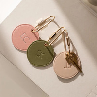 Porte-clés rond en cuir PU gaufré, style vintage, avec initiales, cadeau mignon pour petite amie