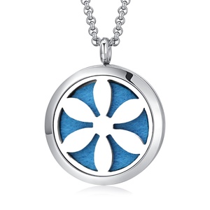 Collier pendentif diffuseur d'arômes géométrique en acier inoxydable plaqué or 18 carats avec perles et chaîne, cadeau unisexe - Product Image 2