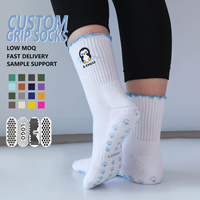 Chaussettes de Pilates personnalisées en tricot jacquard à motif de dessin animé pour femmes, chaussettes de yoga à volants, chaussettes de Pilates personnalisées à antidérapant