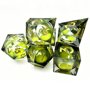 Dados DND de núcleo líquido verde oliva ahumado transparente con relieve dorado, rodadura estable para juegos de rol TTRPG y reuniones de grupo - Product Image 2