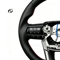 Volant en cuir avec surpiqûres rouges GR, compatible avec Hilux Fortuner LC79. Peut être personnalisé