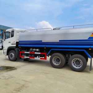 Camión Cisterna de Agua Howo 6x4 de 30000 Litros para Mantenimiento de Carreteras, Control de Polvo y Limpieza Municipal - Product Image 4