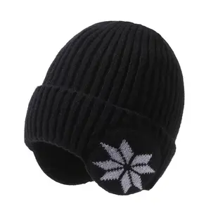 冬のファッション暖かいニット男性と厚い帽子女性屋外耳保護冬の帽子