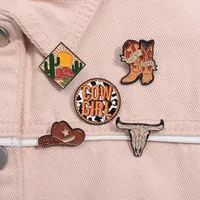 Personalizable dibujos animados serie vaquero esmalte broche Metal solapa Pin sombrero botas cuerno vaquera herradura Animal joyería regalo