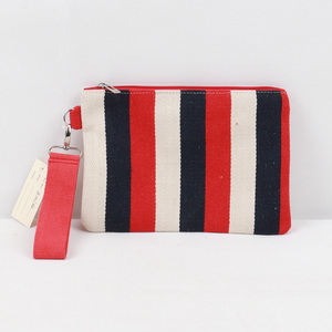 Pochette da Sera Boston <span class=keywords><strong>Bianca</strong></span> <span class=keywords><strong>e</strong></span> <span class=keywords><strong>Nera</strong></span> per Donna, Portamonete <span class=keywords><strong>e</strong></span> Porta Telefono, 1-1.9L, in Poliestere, Chiusura a Scatto, Piccola - Product Image 4