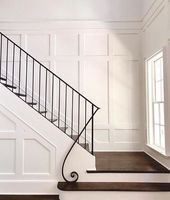 CBMmart Escalier d'intérieur au design moderne du milieu du siècle avec garde-corps en fer