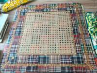 Alas Meja Mahjong Berbingkai Rotan Motif Tartan Patchwork, Gaya Retro Farmhouse, Permukaan Permainan Dekoratif