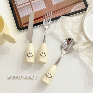 Juego de cubiertos de acero inoxidable con diseño de cara sonriente y mangos de cerámica para uso en hoteles, cocina occidental y filetes. - Product Image 2
