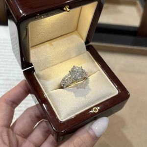 Изысканное ювелирное украшение на День святого Валентина <span class=keywords><strong>2026</strong></span> года, обручальное кольцо из серебра 925 пробы для женщин, роскошное трехслойное кольцо с крупным бриллиантом из муассанита 5 карат - Product Image 4