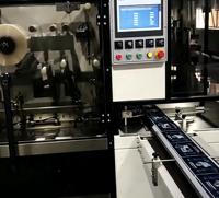 Machine d'emballage de cartons à grande vitesse avec film transparent, à fréquence variable pour l'emballage en masse