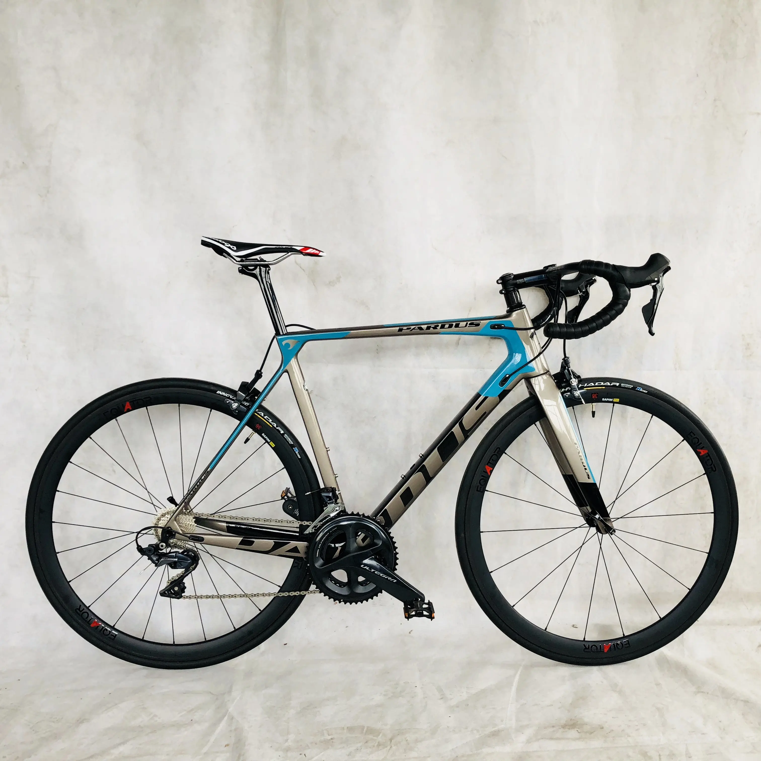 Углеродное волокно гоночный велосипед 700C 18S дешевый полностью углеродный волокно гоночный дорожный велосипед
