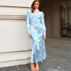 Elegante Vestido Midi de Satén con Estampado Floral Azul Claro, Cuello Alto, Manga Larga, Silueta de Sirena, para Fiesta - Product Image 1