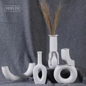 Merlin İskandinav minimalist pürüzsüz U yuvarlak şekil porselen şişe sır seramik masaüstü süs seti ev dekor beyaz vazo ile