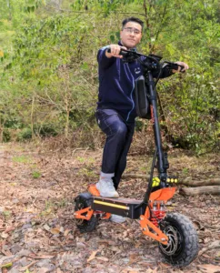 Scooter Plegable Todoterreno con Stock en la UE/Reino Unido/EE. UU., 5000W, 52V, Frenos de Disco Hidráulicos, Suspensión Delantera, Neumáticos de 11 Pulgadas, Batería de Litio de 30Ah - Product Image 3