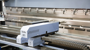 Prensa Plegadora de Servicio Pesado 250T 3200mm DA66T CNC de 7+1 Ejes para Fabricación de Chapa Metálica e Industria de la Construcción - Product Image 4