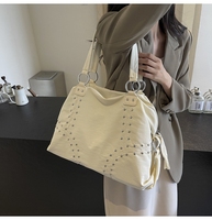 Sac à bandoulière personnalisé pour femme avec détails de couture, idéal pour les sorties décontractées, le quotidien, le travail et le shopping