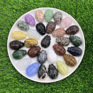 Garrapatas de cristal de 2 pulgadas, piedras semipreciosas naturales curativas, artesanías talladas, regalos de cristal. - Product Image 1