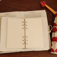 Carnet de notes A5 personnalisé SC Brand avec couverture en papier, spirale et reliure rigide, idéal comme cadeau = Impression UV, stylo de bureau offert