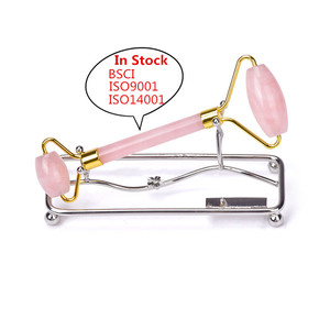 Tenu dans la main de pierres précieuses en cristal naturel rouleau masseur facial de <span class=keywords><strong>visage</strong></span> de <span class=keywords><strong>jade</strong></span> rouleau de peau de <span class=keywords><strong>massage</strong></span> - Product Image 1