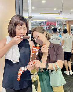 Barra de Helado Cubierta de Chocolate con Capas Crujientes, Gelato de Leche, Delicioso Chocolate Congelado, Precio de Fábrica OEM - Product Image 5