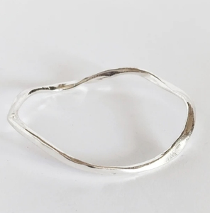 Bracciale ondulato in acciaio inox 316L bracciale moderno elegante lucido regalo per la sua mamma gioiello a prezzi accessibili - Product Image 1