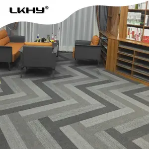 Ubin karpet ramah lingkungan PP Hotel rumah 50x50cm persegi PVC komersial karpet kantor Bitumen bahan karpet ubin