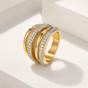 Anillo de Zirconia Triple Acanalado de Acero Inoxidable con Baño de Oro de 14K al Vacío, Banda Ancha con Dos Filas de Zirconia Transparente - Product Image 1
